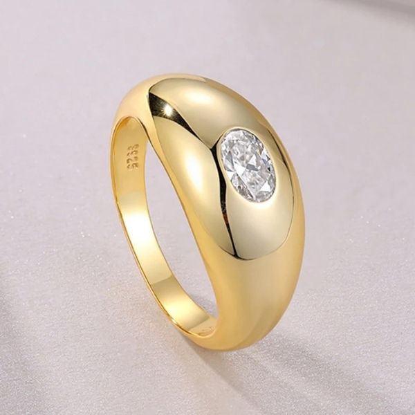 Oval-geschliffener-Moissanite-Ring