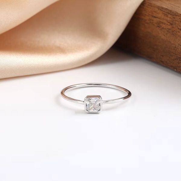 Quadratischer-minimalistischer-silber-Damenring