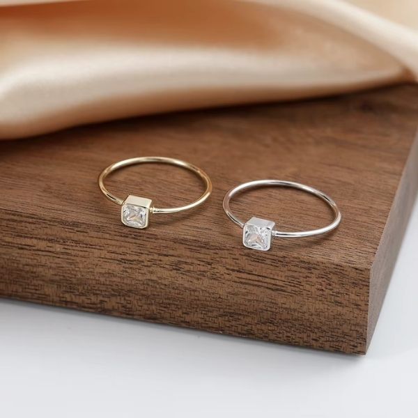 Quadratischer-minimalistischer-silber-Damenring