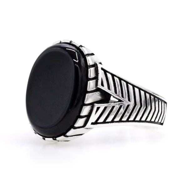 Ring-aus-schwarzem-Achat