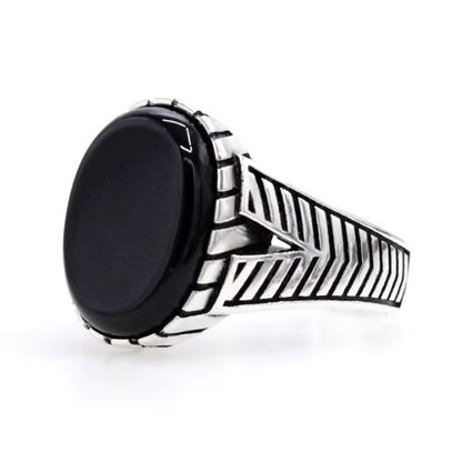 Ring-aus-schwarzem-Achat