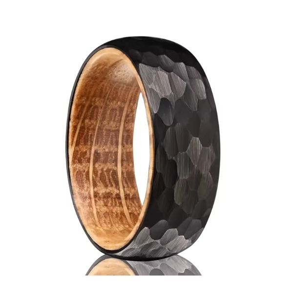 Schwarzer Ehering mit Holz Innenseite