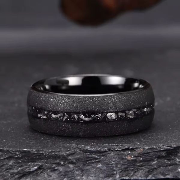 Schwarzer-Ehering-mit-Sonderdesign