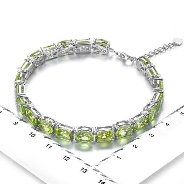 Silberarmband-mit-Peridot-Stein-fur-Damen