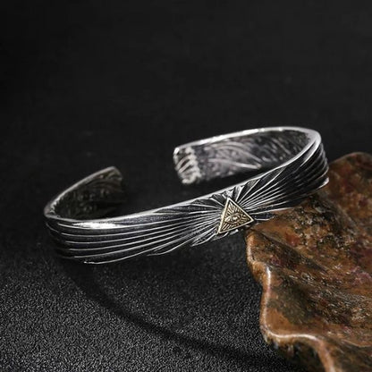 Silbernes-Armreif-mit-gotischen-Symbolen