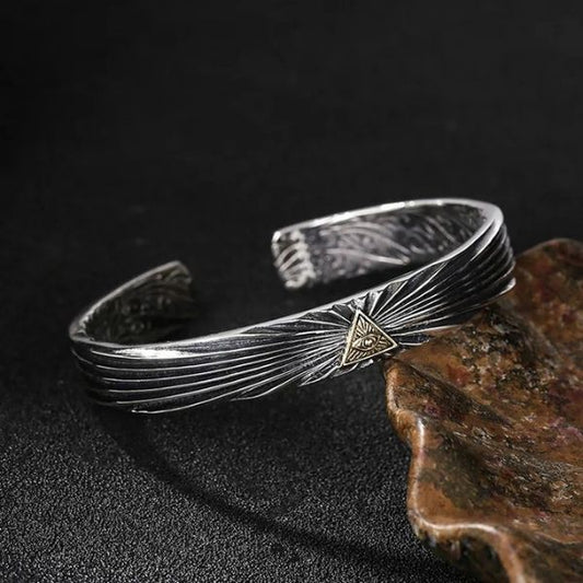 Silbernes-Armreif-mit-gotischen-Symbolen