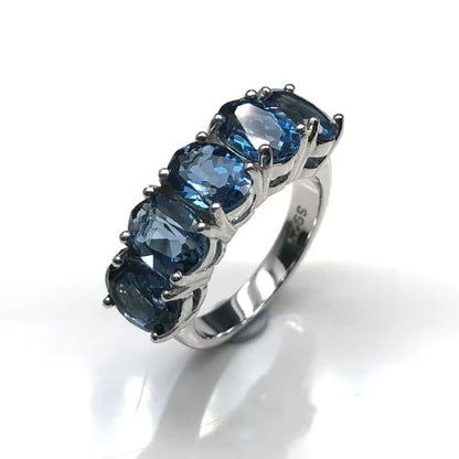 Ring mit natürlichem blauem Topas