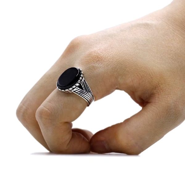 Ring-aus-schwarzem-Achat