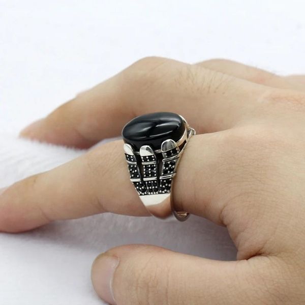 Silberring-mit-schwarzem-Onyx-Stein