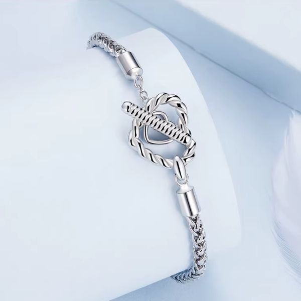 Silbernes-Damen-Armband-mit-Herz-Symbol
