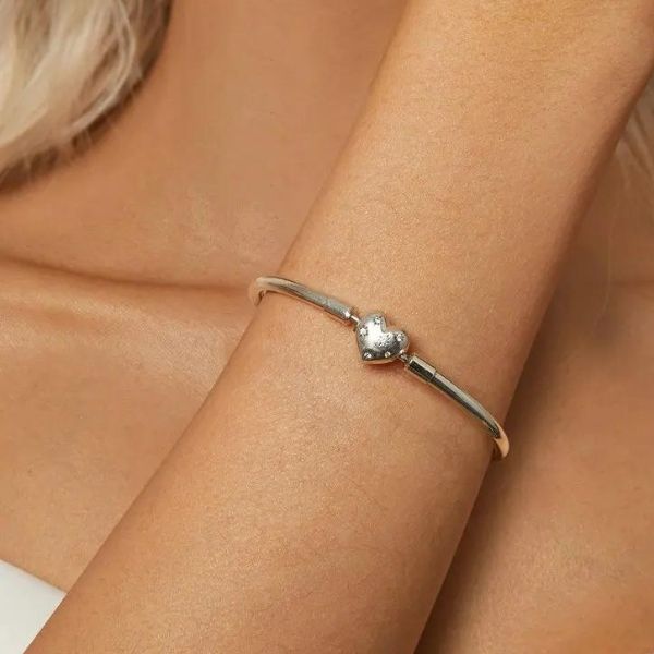 Silberne-Damen-Armband-mit-Herz-Charm