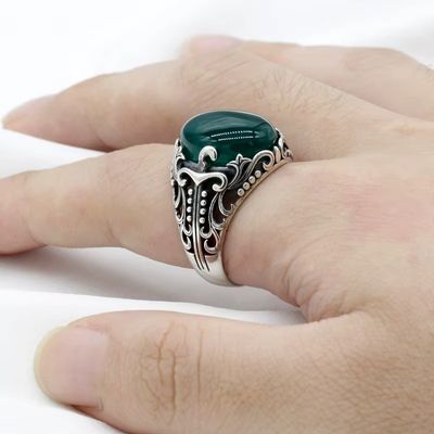 Silberring mit wertvollem Grüner Stein Ringsilber