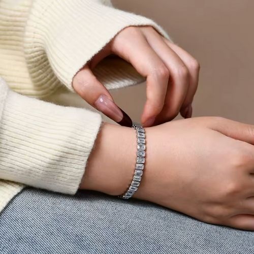 Tennisarmband mit Zirkonia Steinen Ringsilber