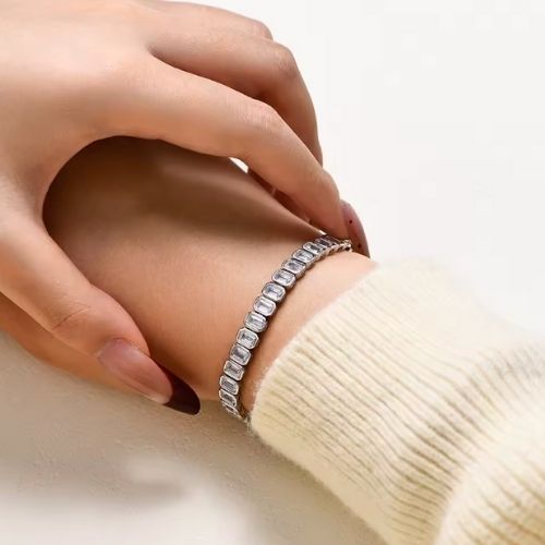 Tennisarmband mit Zirkonia Steinen Ringsilber