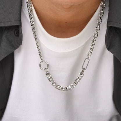 Ungewöhnlich gestaltete Kette für Herren Ringsilber