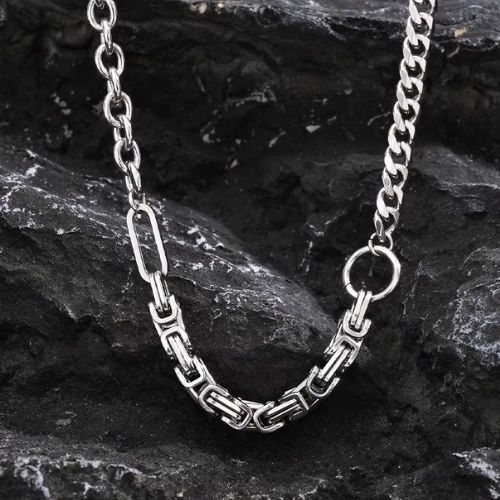 Ungewöhnlich gestaltete Kette für Herren Ringsilber