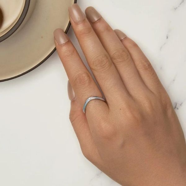 V-Shaped-Minimalist-Silver-Ringe