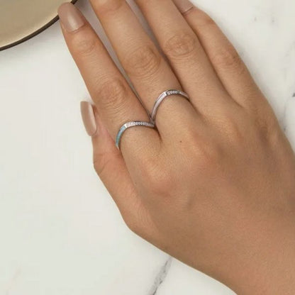 V-Shaped-Minimalist-Silver-Ringe