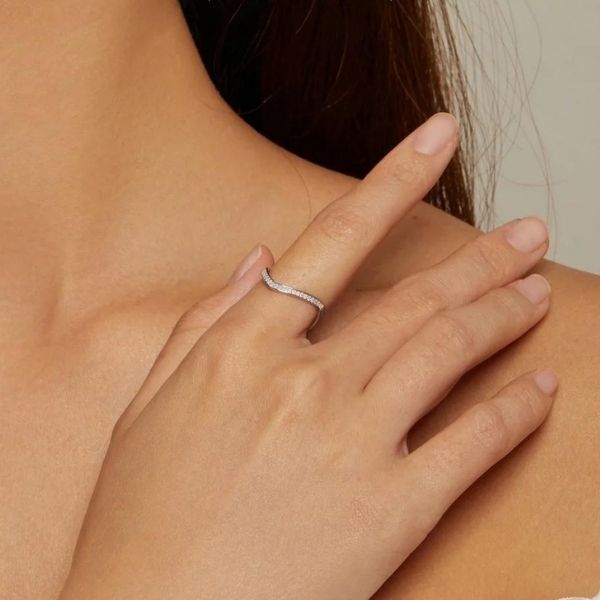 V-Shaped-Minimalist-Silver-Ringe