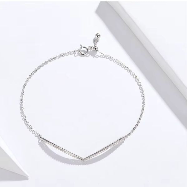 V-formiges-geometrisches-Silberarmband