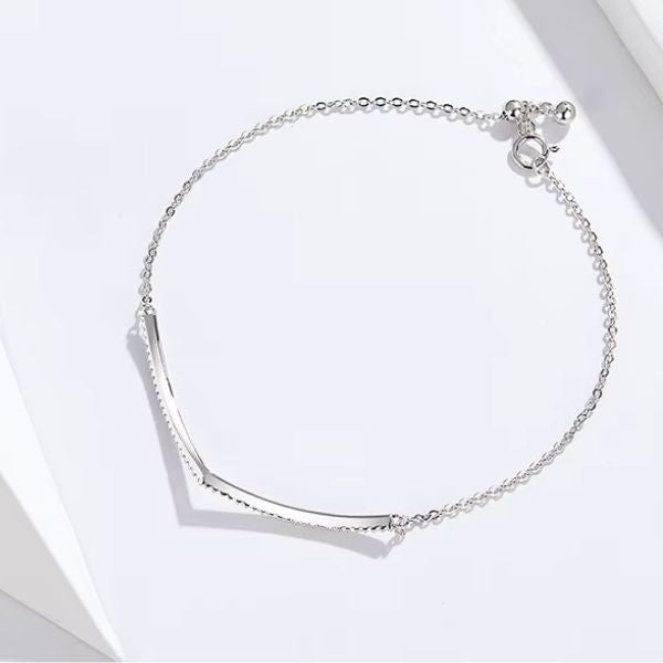 V-formiges-geometrisches-Silberarmband