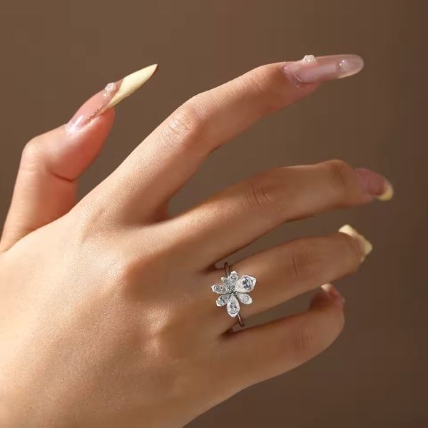 Verlobungsring mit Blumenmuster Ringsilber