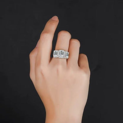 Verlobungsring-mit-drei-Steinen