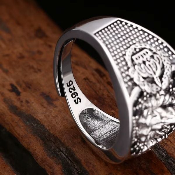 Verstellbarer-Herrenring-mit-Lowensymbol