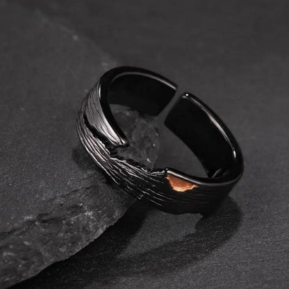 Verstellbarer-Stahl-Ring-mit-ungewohnlichem-Design