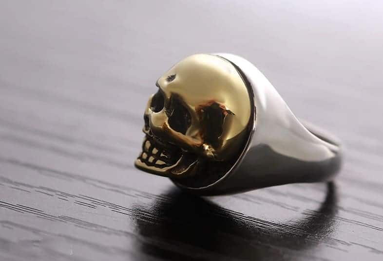 Extravagante Totenkopf Ring für Herren