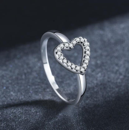 Herzförmiger Silber Ring mit Zirkon Stein