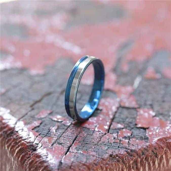 Hochzeitsringe-in-den-Farben-Blau-Gelb-Schwarz