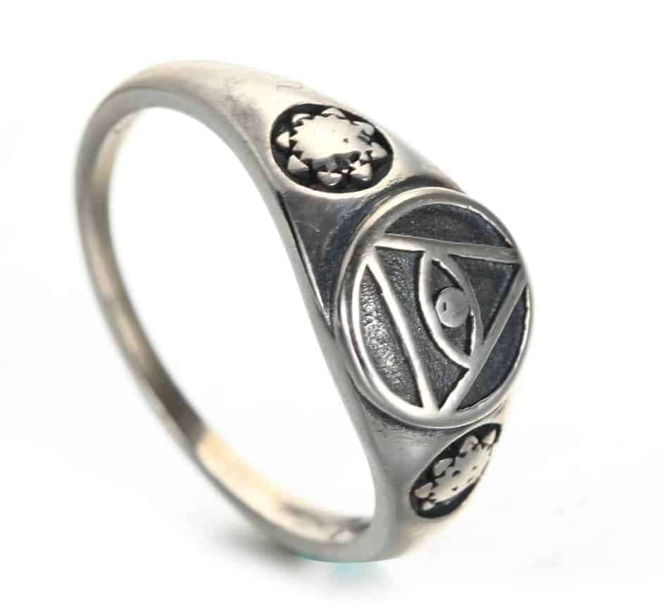 Ring aus Sterlingsilber mit Dreiecken und Augen