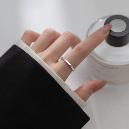 Minimalistischer-Verstellbarer-Silber-Ring