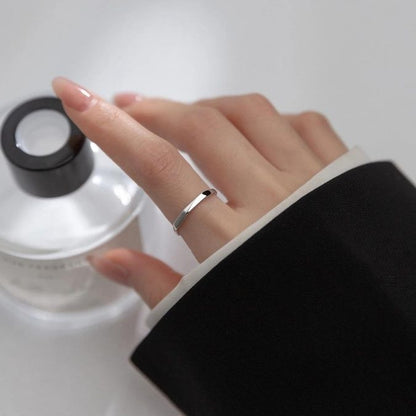 Minimalistischer-Verstellbarer-Silber-Ring