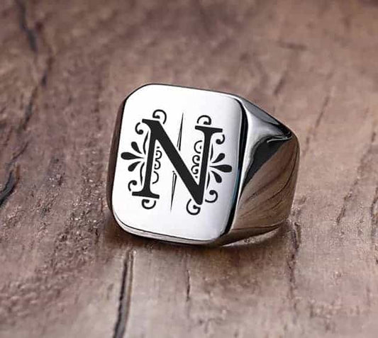 Ring mit buchstabe