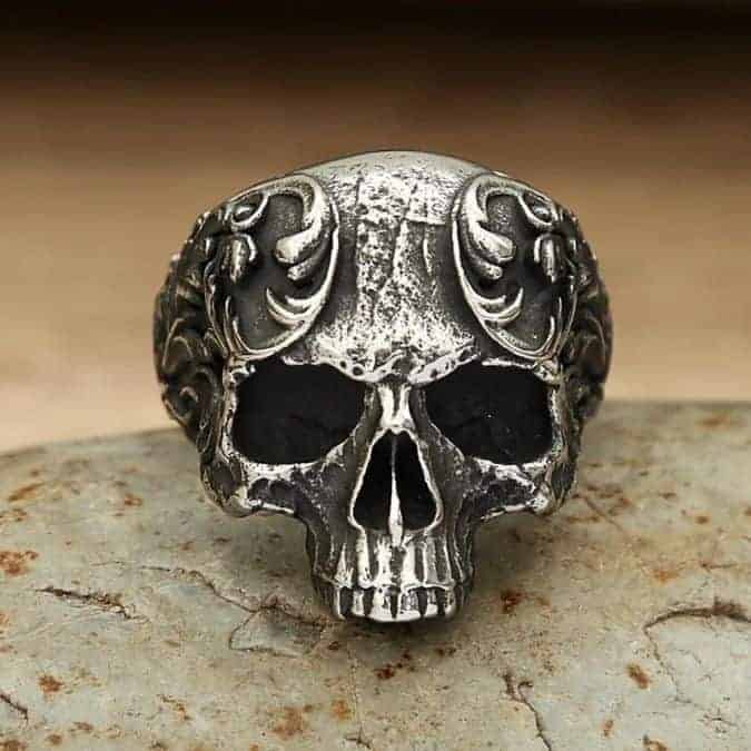 Schadel-Ring-aus-Edelstahl-für-Herren
