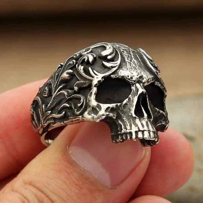 Schadel-Ring-aus-Edelstahl-für-Herren