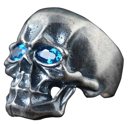 Silberner Totenkopf Ring mit blauem Stein in den Augen