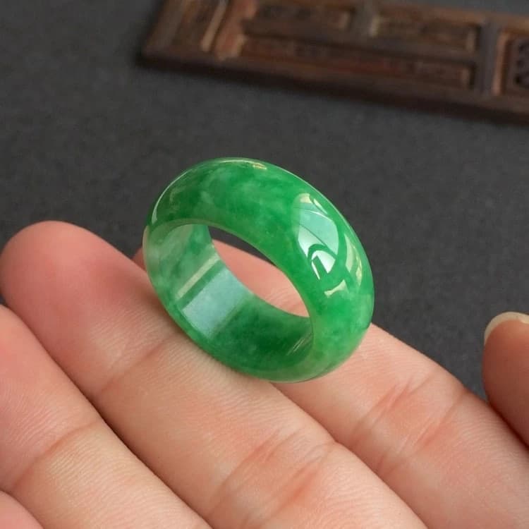 Grüner Jade Ring