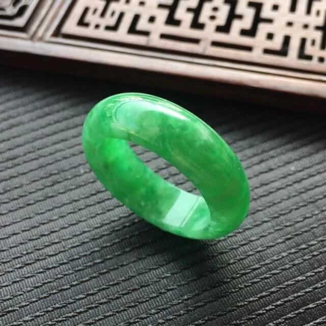 Grüner Jade Ring