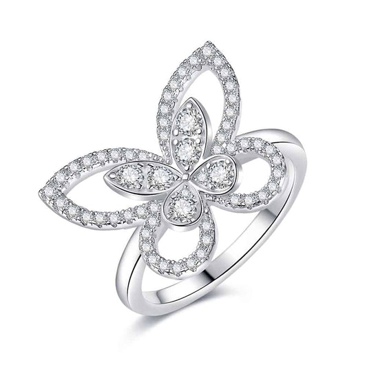 Ring für Frauen mit Schmetterlingsform auf weißem Hintergrund